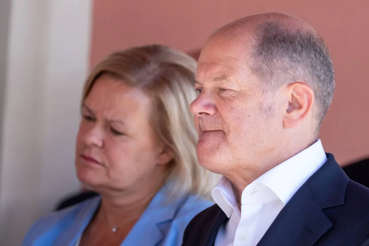 Olaf Scholz gemeinsam mit Nancy Faeser bei einem Treffen in Hessen.
