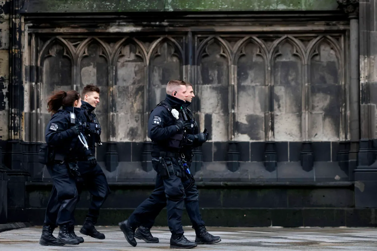Polizei vor dem Kölner Dom. (Symbolbild)