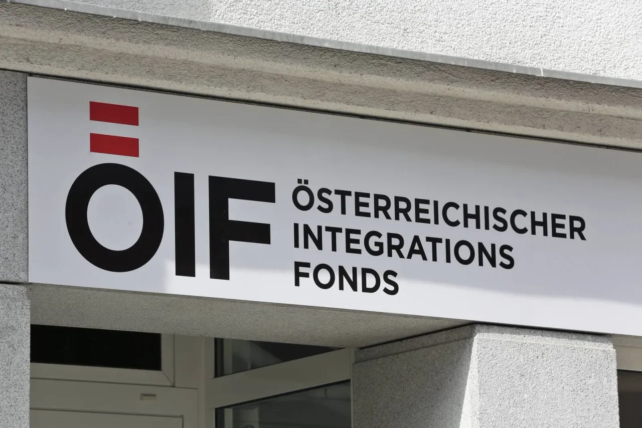 Eine aktuelle Studie des ÖIF hat ergeben, dass die Ausgaben für Asylmigration die Einnahmen bei weitem übersteigen.