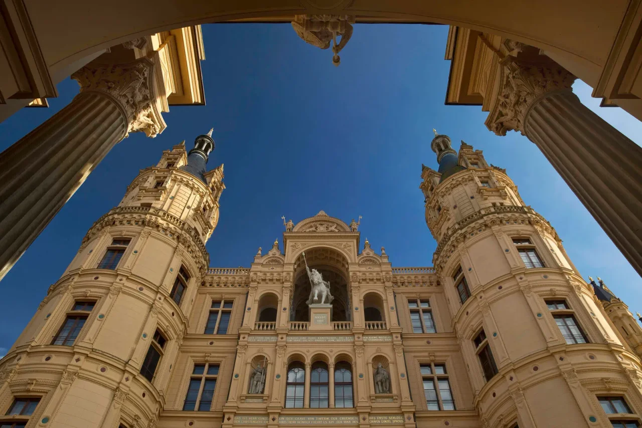 Der Landtag von Mecklenburg-Vorpommern hat seinen Sitz im Schweriner Schloss.