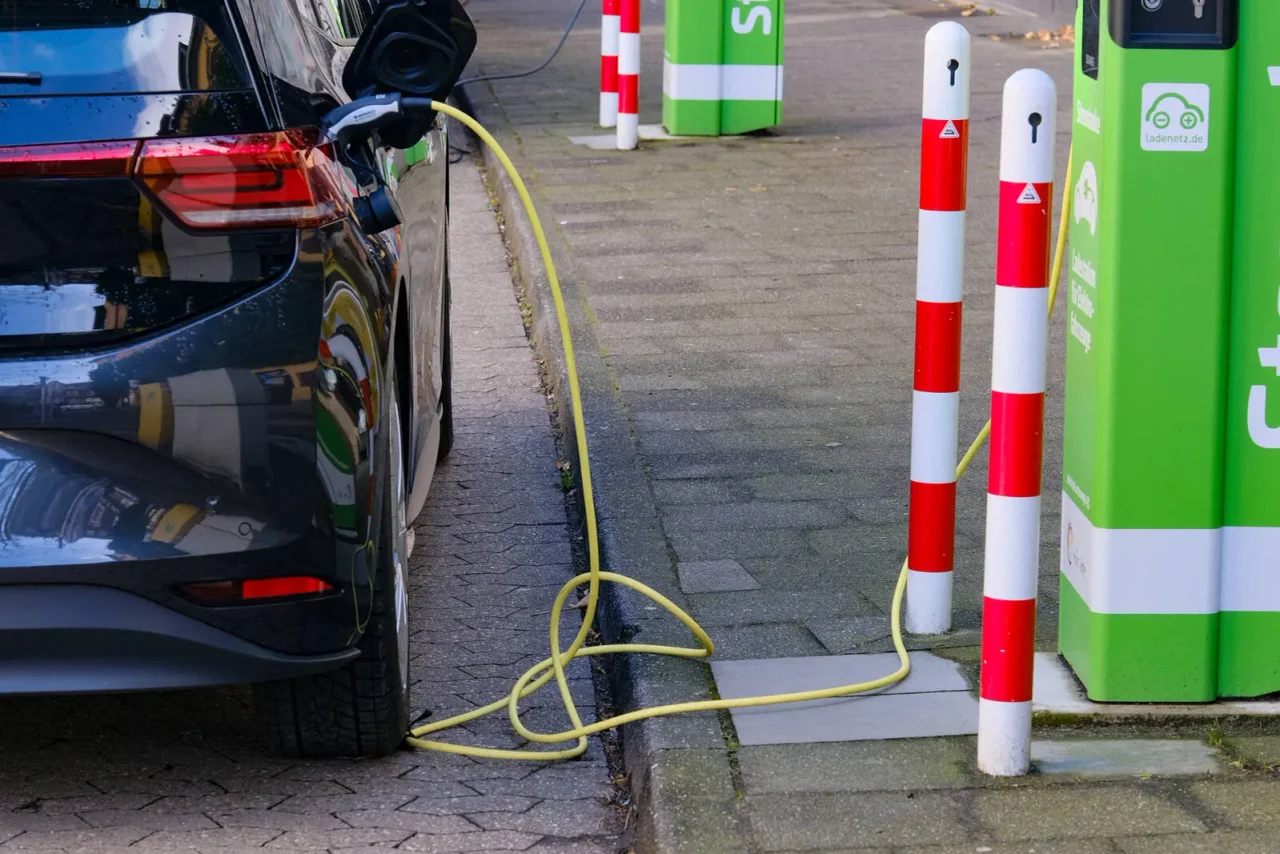 In Deutschland wird aktiv daran gearbeitet, mehr Elektrofahrzeuge auf die Straße zu bringen.