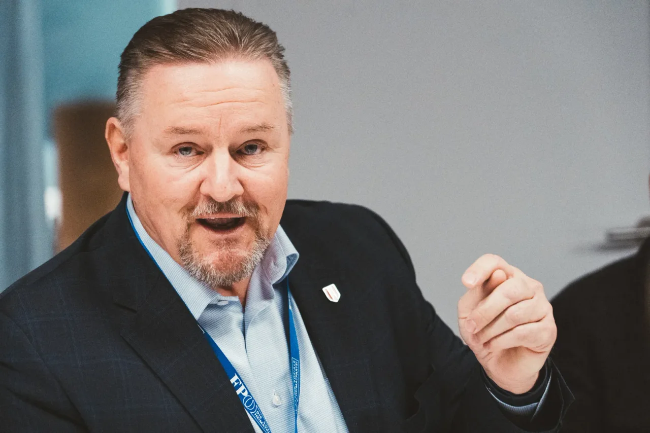 Haider kritisiert in diesem Zusammenhang auch die schwammigen Definitionen von „Fake News“ und „Hassrede“.