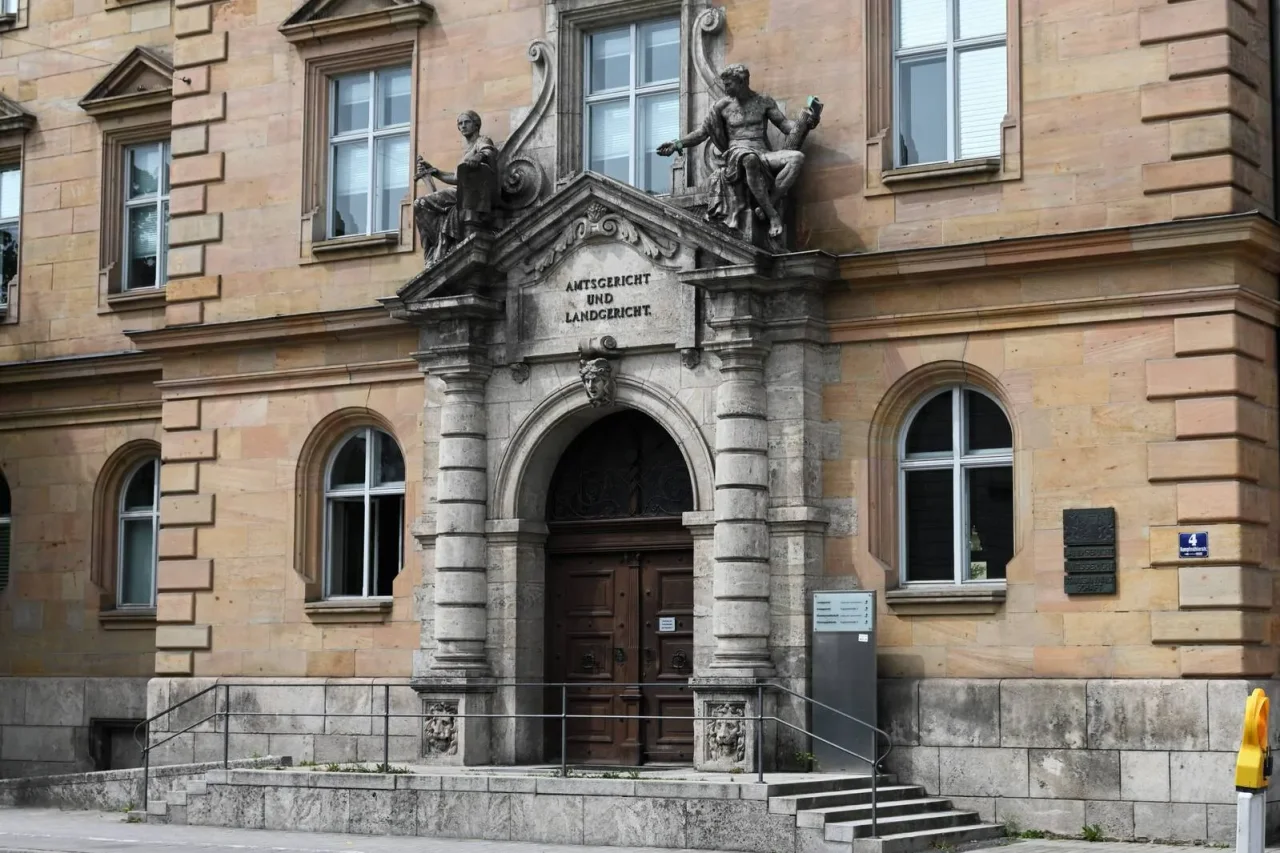 Vorm Amtsgericht in Regensburg kämpft der Ex-IS-Terrorist aktuell gegen seine Haftbedingungen.