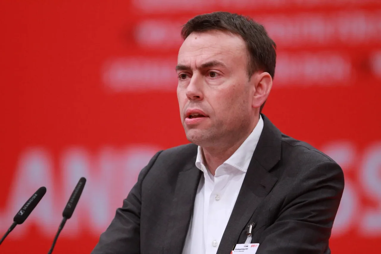 Für seinen Besuch bei den Grauen Wölfen muss Schmid nun Kritik von politischen Gegnern einstecken.