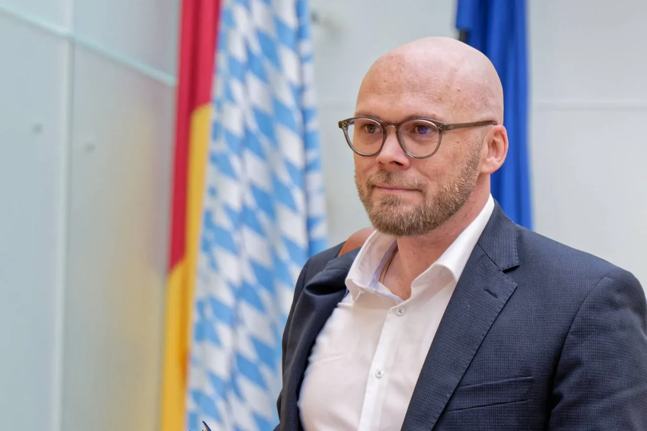 Mehring und Hermann wollen mit einer „Allianz Bayern“ gegen Fake News vorgehen.