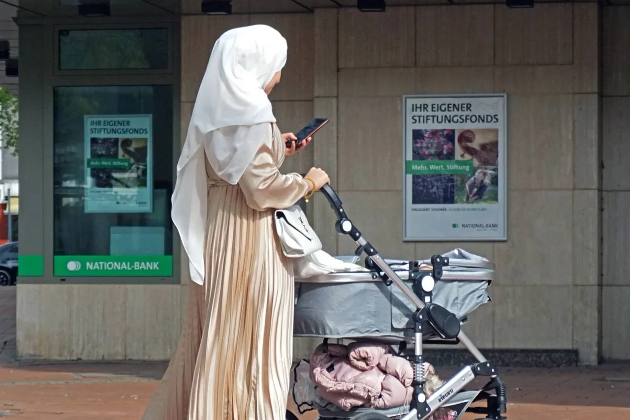 Gemeinsam mit ihren Kindern ist die Frau aus den Strukturen der Großfamilie ausgebrochen. (Symbolbild)