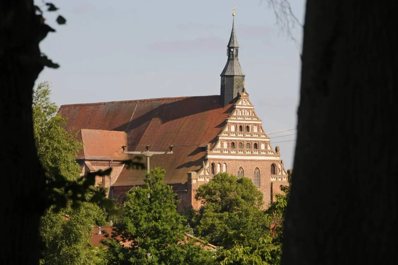 In der über 600 Jahre alten Kirche von Bad Wilsnack fand zum ersten Mal ein Rave statt.