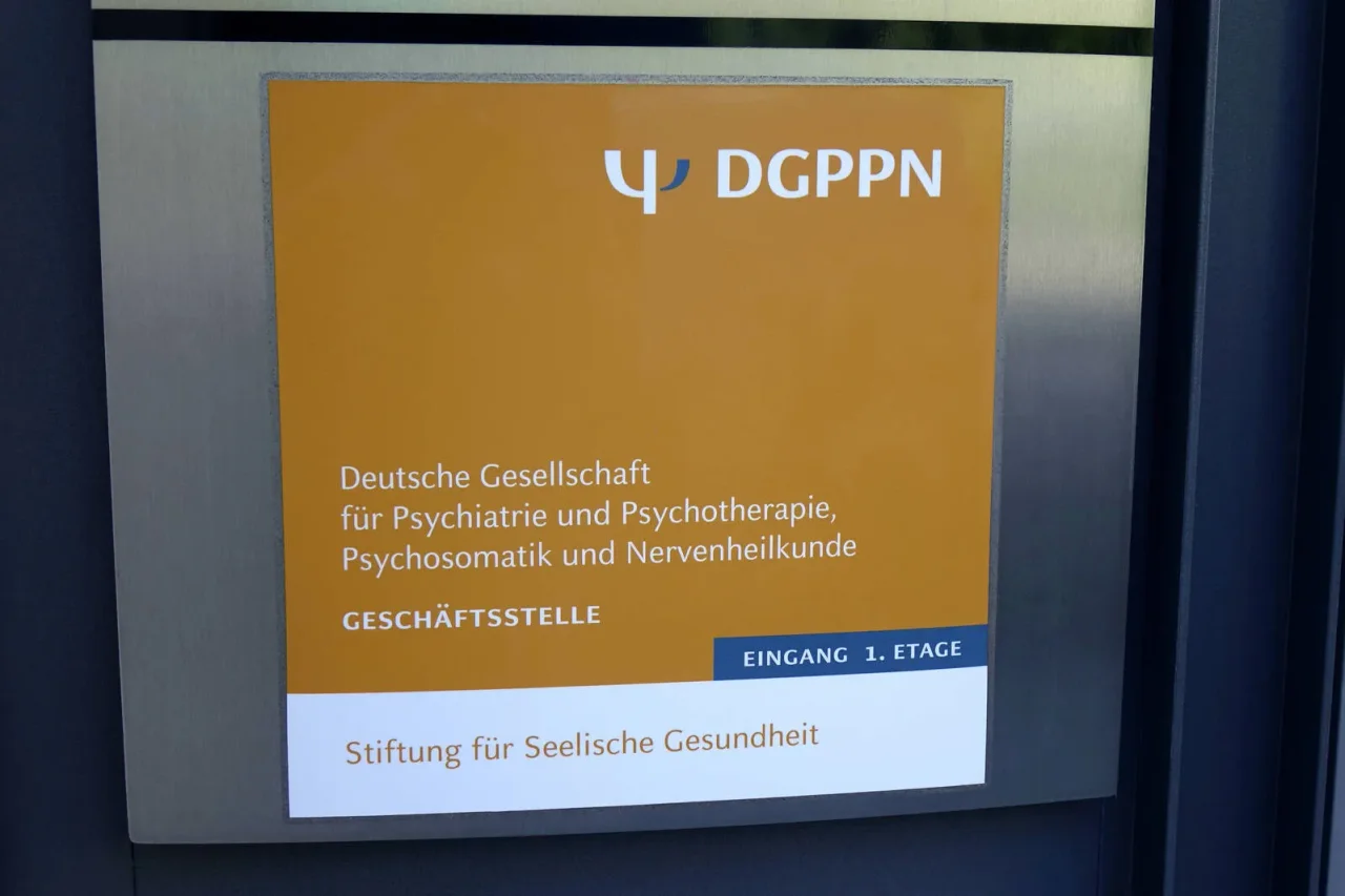 Eingriffe sollten laut der DGPPN nur in wenigen Fällen nach sorgfältiger Diagnostik erfolgen.