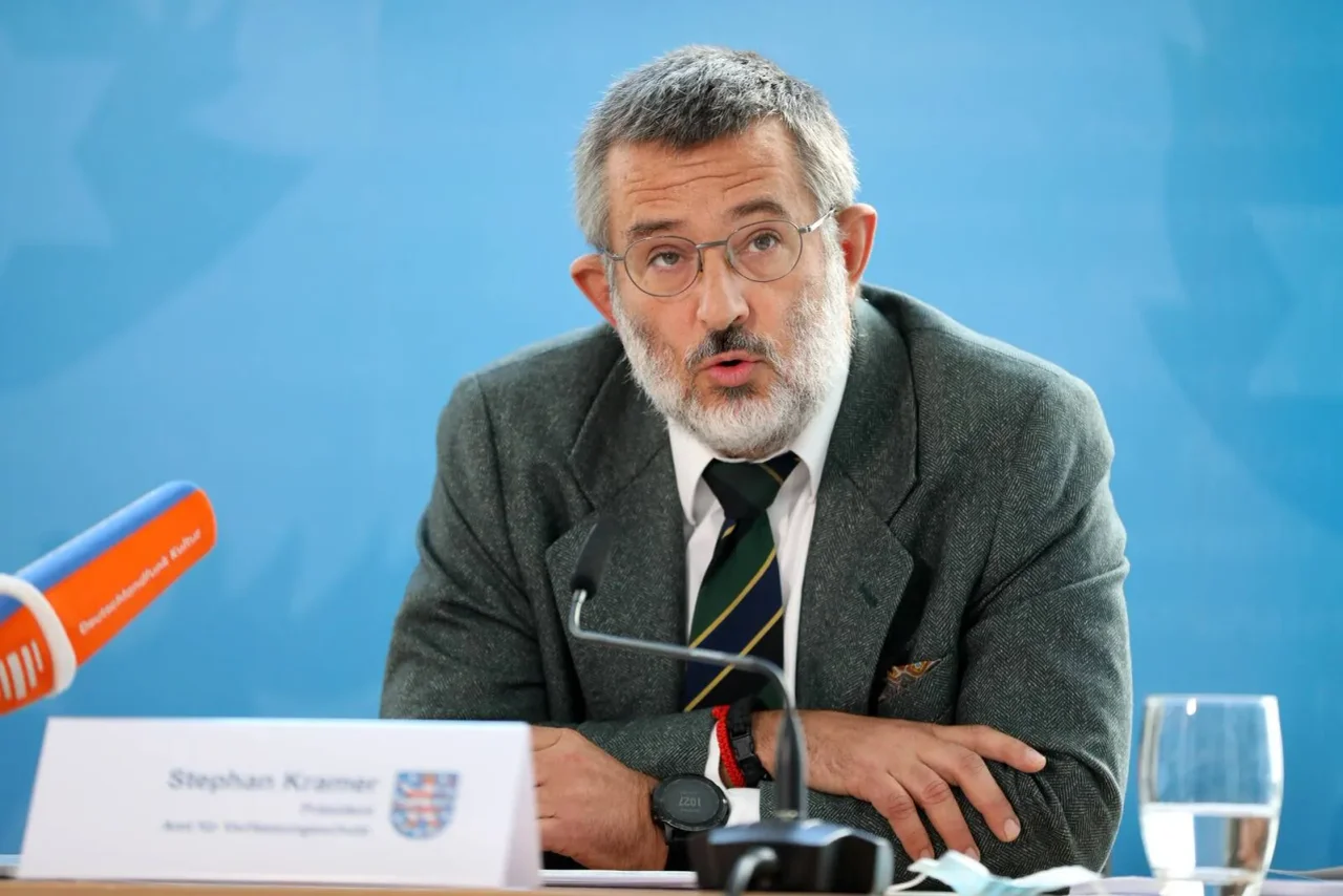 Andere Parteien sollen mit ihrer Präsenz in Sozialen Medien „extremistischen Einflüssen“ entgegenwirken.