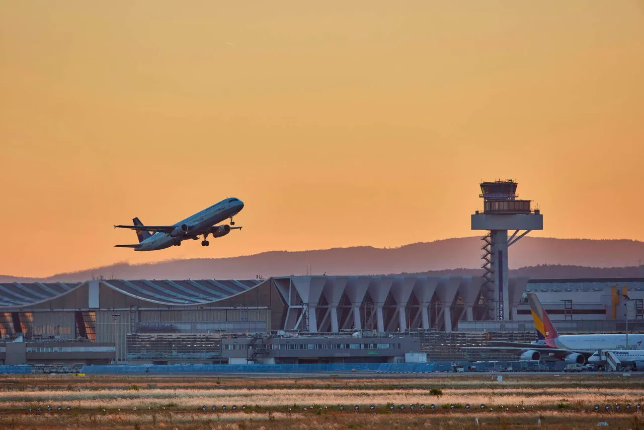 Migranten, die kein Aufenthaltsrecht in Deutschland haben, werden von dort häufig per Flugzeug in ihre Heimatländer zurückgebracht.