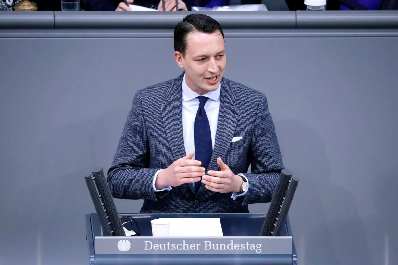 Die AfD könne die Wende im Land nicht alleine schaffen, so Helferich, dazu brauche sie das Vorfeld.