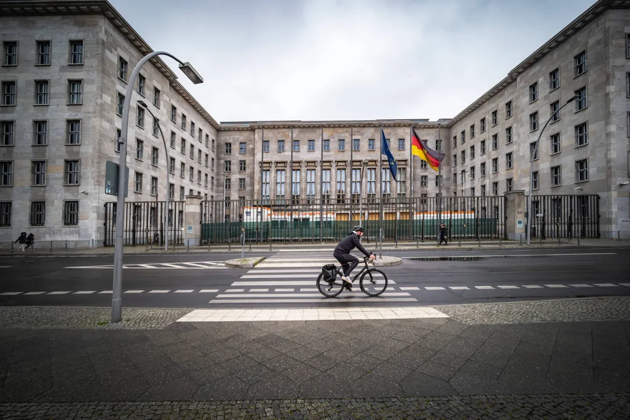 Zum Stichtag 31. Dezember 2023 beläuft sich der aktuelle Schuldenstand gegenüber der Bundesrepublik Deutschland auf 12,2 Milliarden Euro.