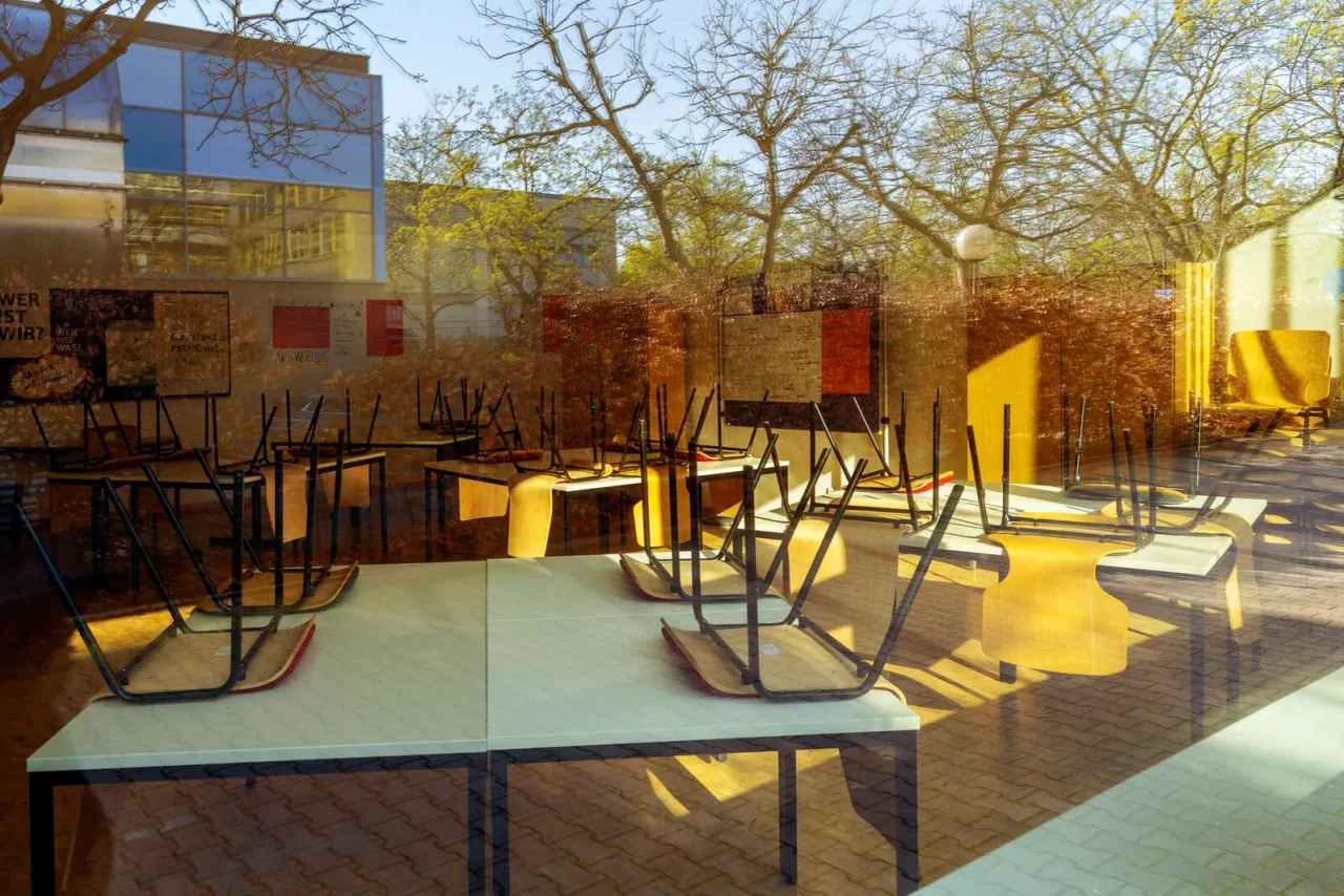 Schüler sehen das Sylt-Video oder ähnliche Videos auf TikTok und finden diese „cool“.