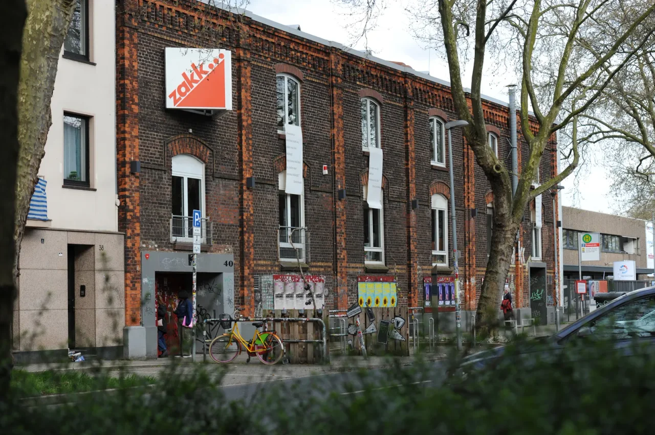 Im „zakk“ finden regelmäßig Konzerte, Lesungen und Workshops statt.