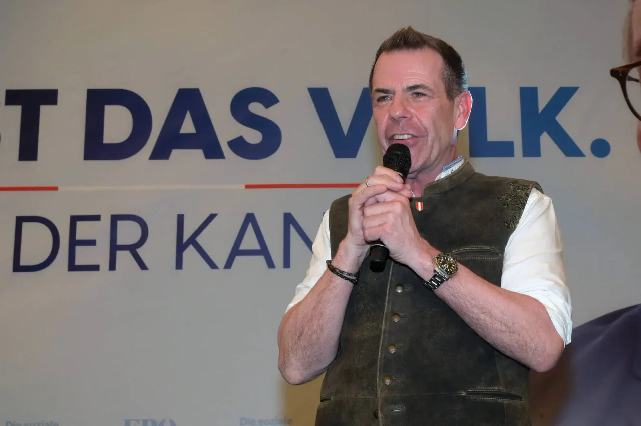 Die Blauen in Österreich und Deutschland konnten am gestrigen Wahlabend Erfolge verbuchen.