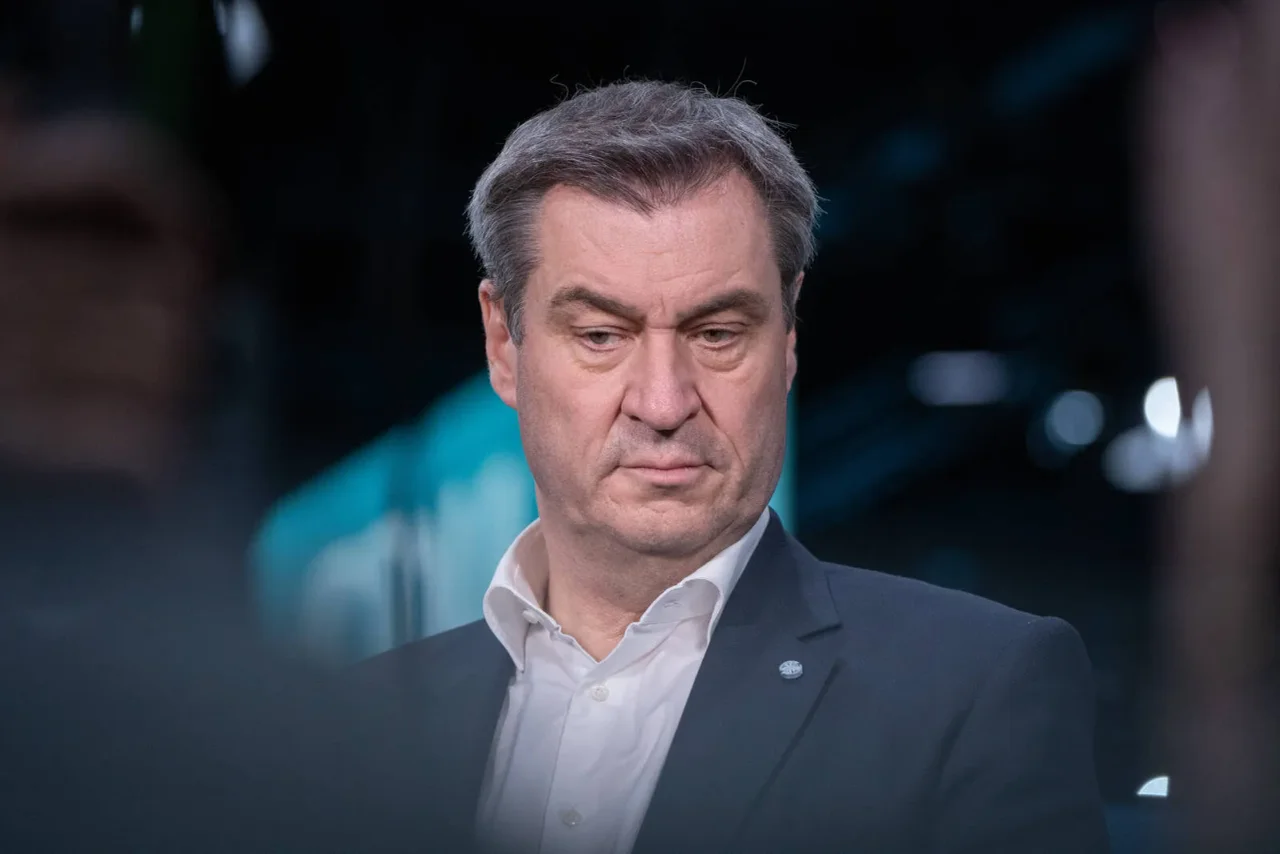 Nach Ansicht des AfD-Politikers Benjamin Nolte ist die bayerische Regierung nicht willens oder fähig, die Interessen der eigenen Bevölkerung zu vertreten.