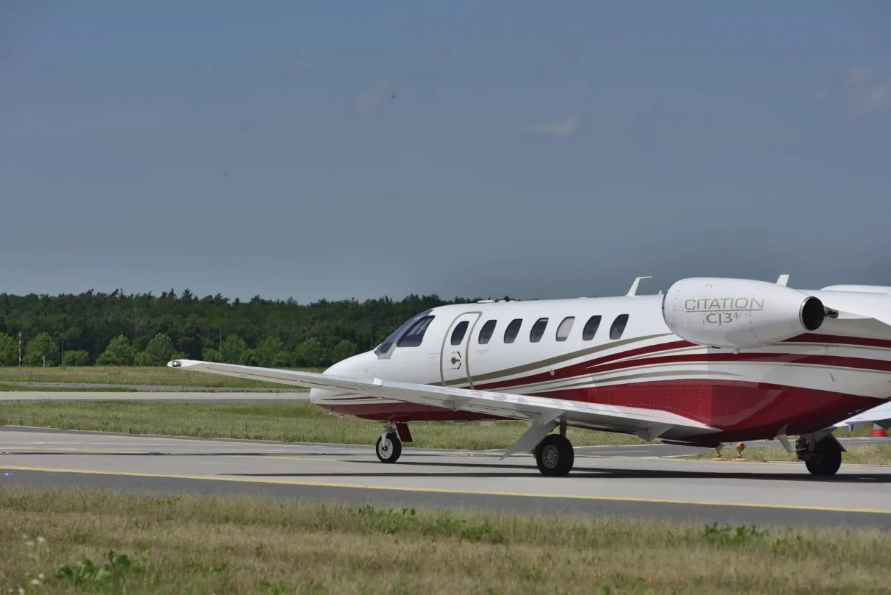Im vergangenen Jahr wurde ein straffällig gewordener Asylbewerber mit einem Privatflugzeug abgeschoben.