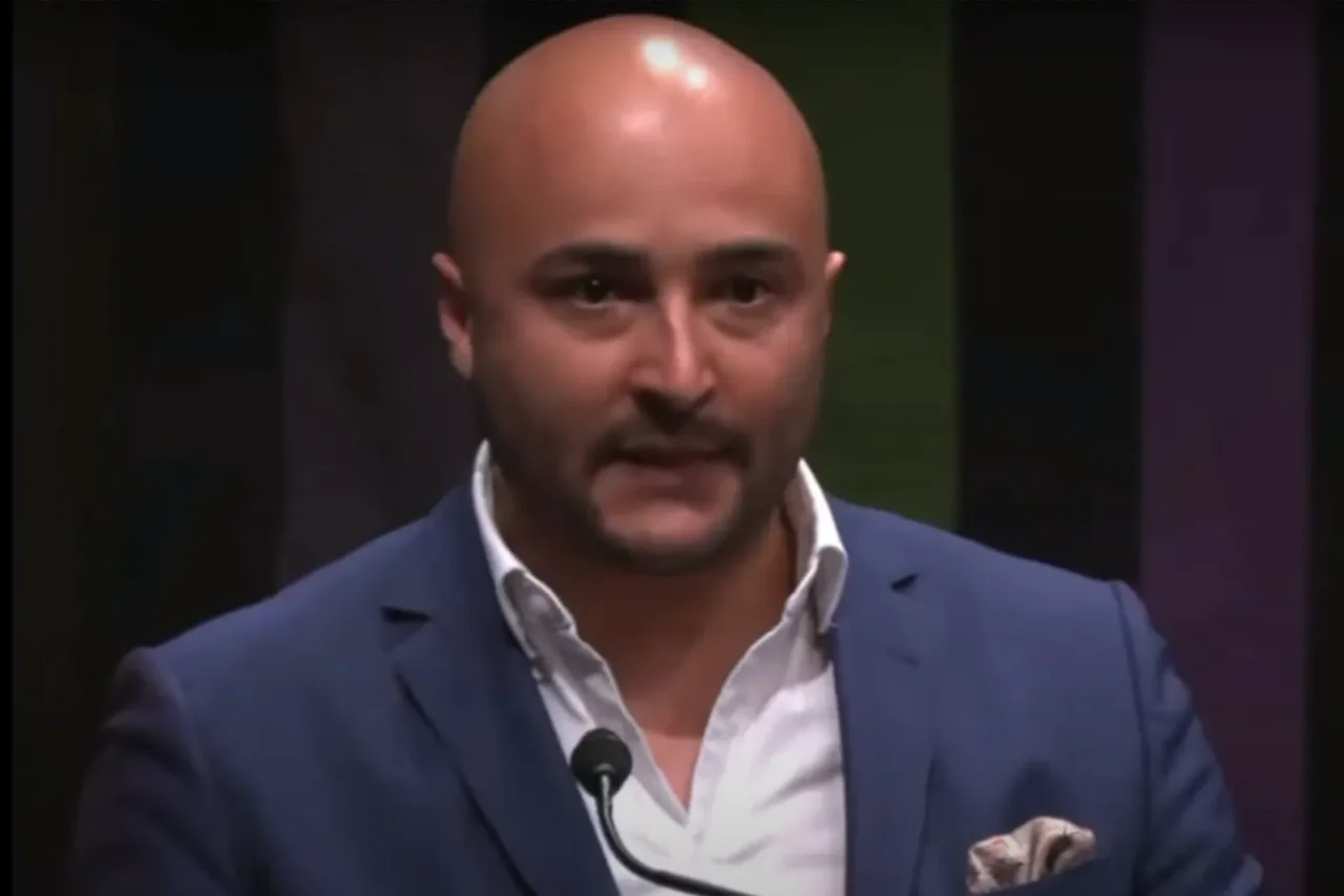 Der Politikberater hielt als einer von zwei Personen eine Abschlussrede bei den „Wiener Prozessen“.