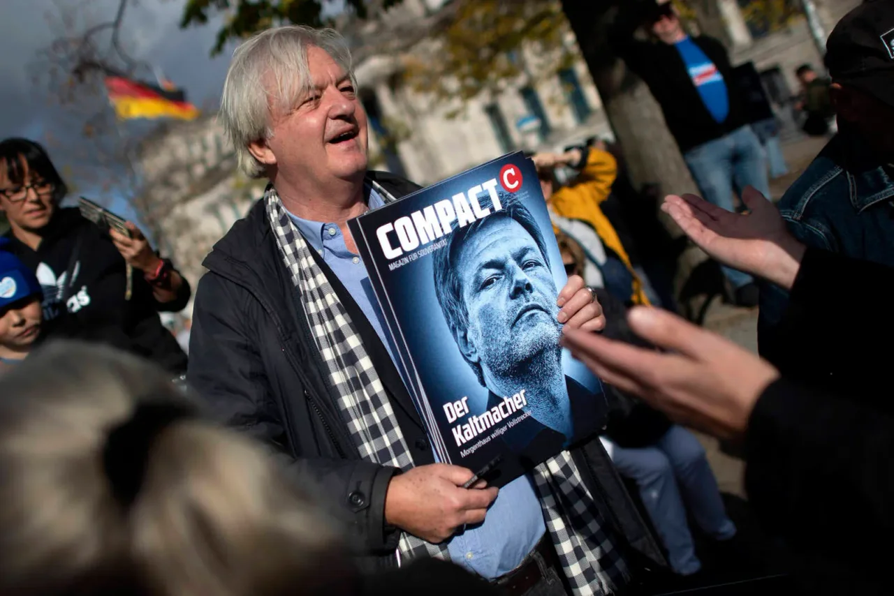 Compact-Herausgeber Jürgen Elsässer bei einer Demonstration in Berlin.