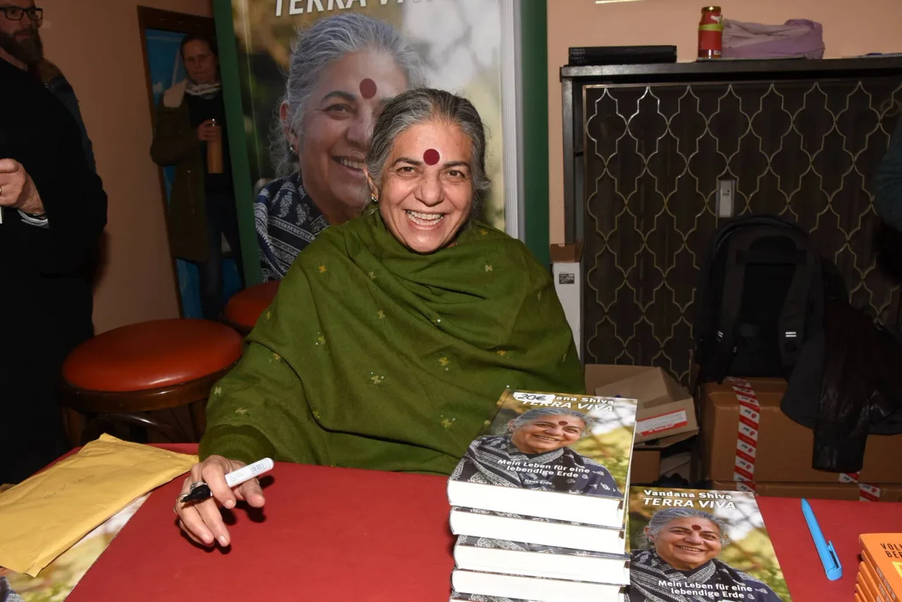 Die Grünen wollen den Film zeigen, weil Shiva sich für Biodiversität, nachhaltige Landwirtschaft und eine notwendige Agrar- und Ernährungswende einsetze.