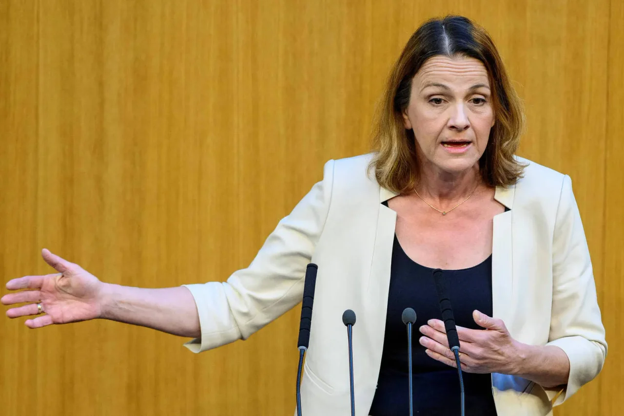 Remigration würde sowohl ökologische als auch soziale Probleme lösen, so die freiheitliche Politikerin.