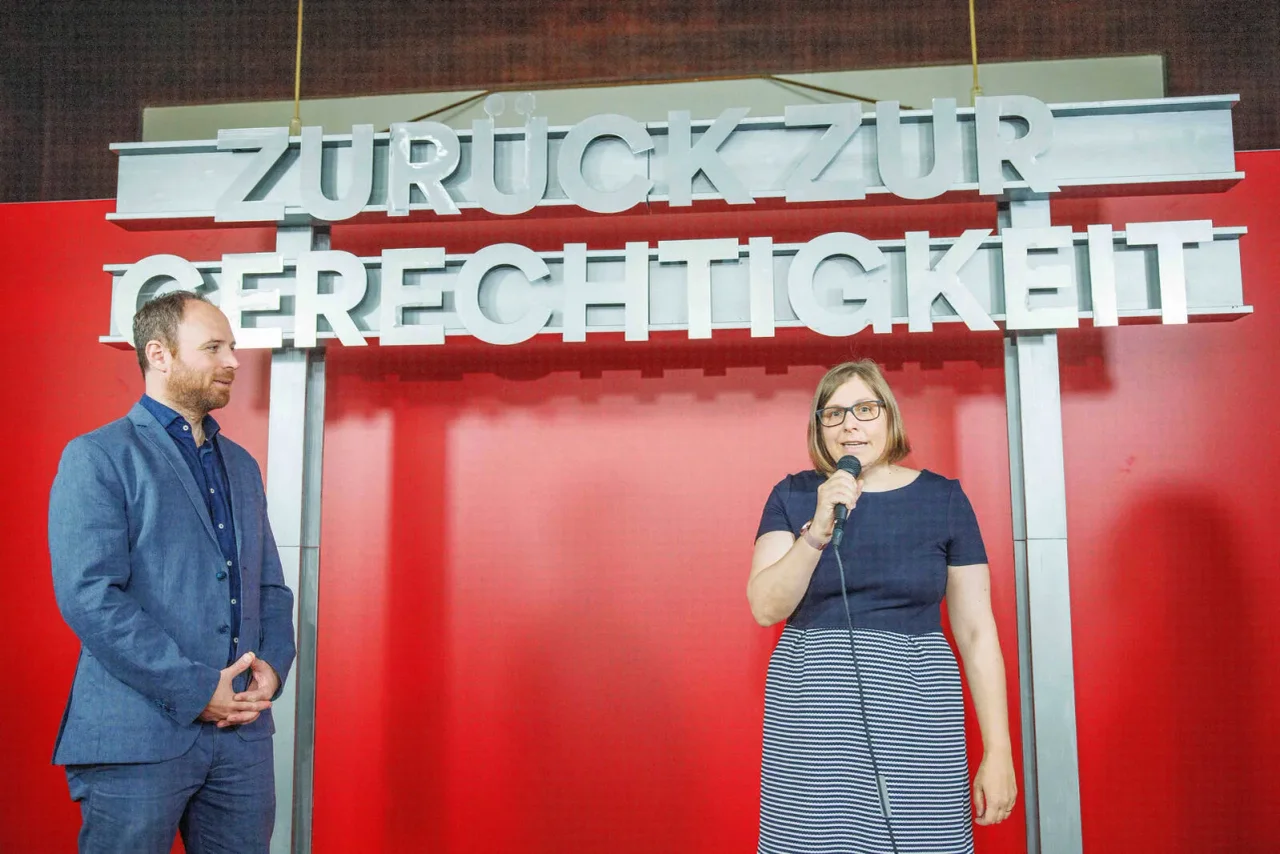 Die beiden SPÖ-Bundesgeschäftsführer Klaus Seltenheim und Sandra Breiteneder bei einer Pressekonferenz.