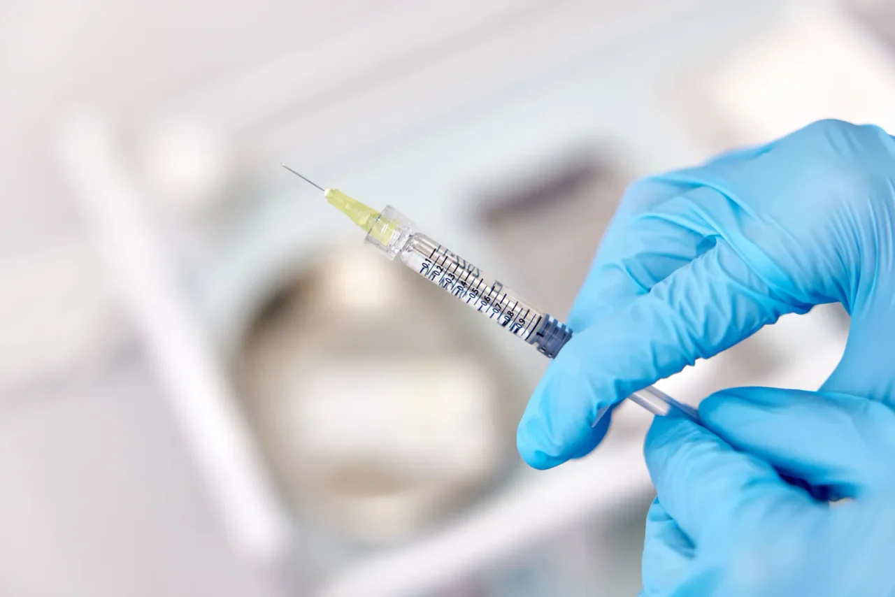 Die neue Variante unterscheide sich laut Experten aber nicht wesentlich von den bisherigen Varianten und sei auch nicht ansteckender.