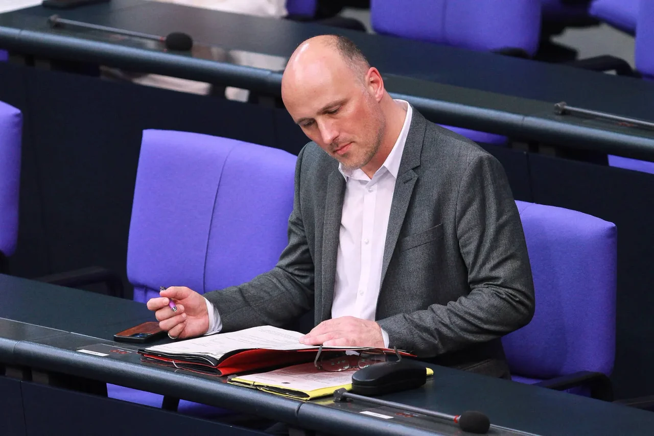 Lehmann ist Grünen-Politiker und Queer-Beauftragter.