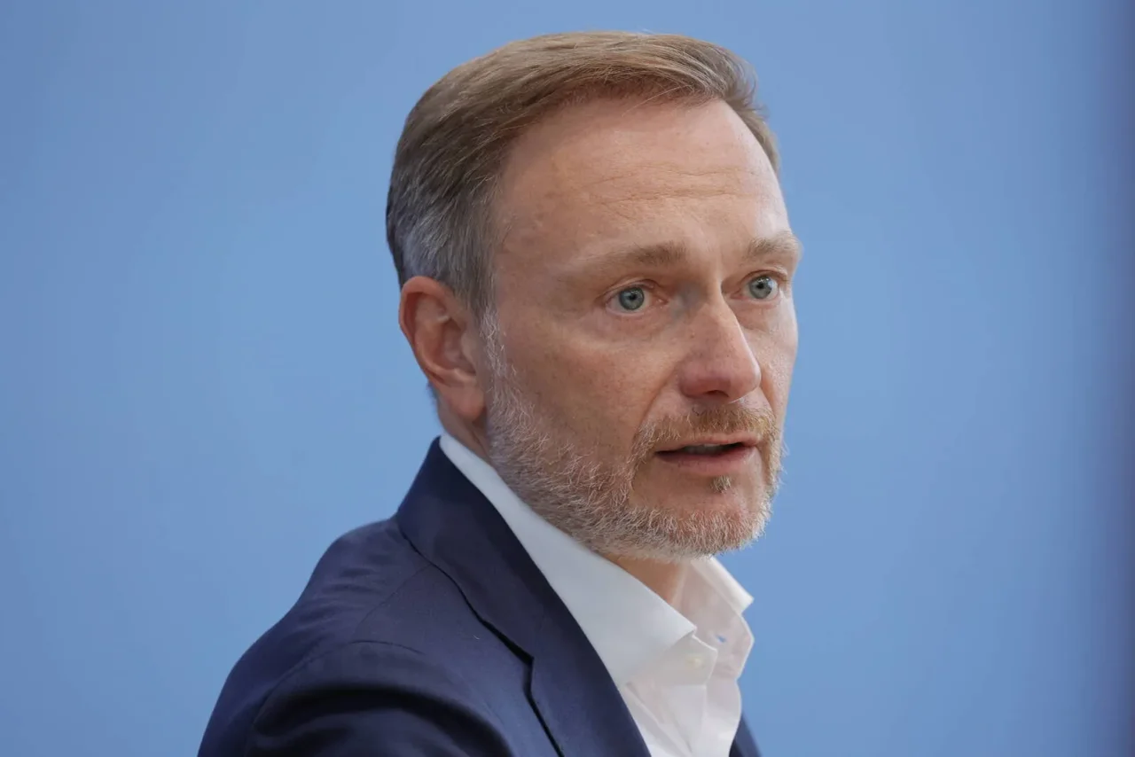 FREILICH-Autor Jonas Greindberg wirft Lindner Flickschusterei vor.