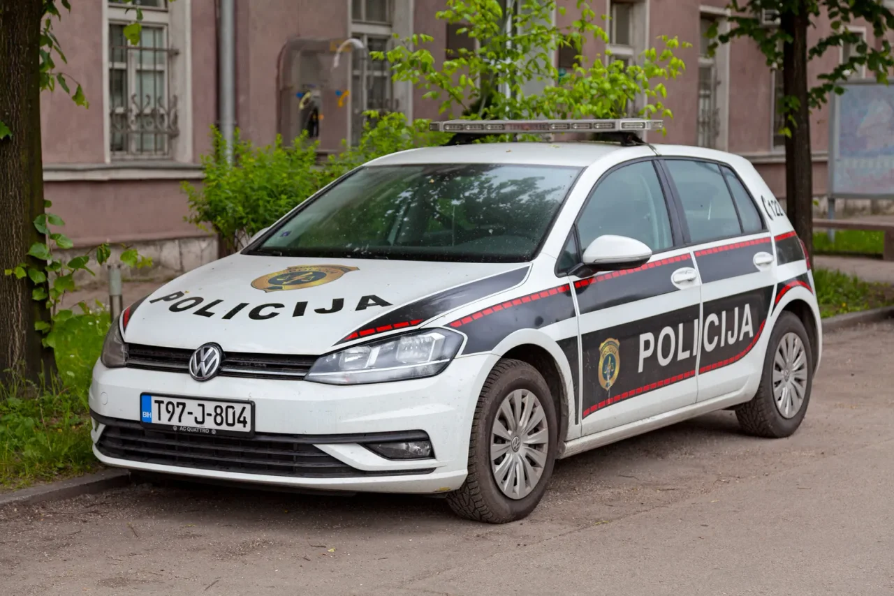 Der Vorfall endete, als eine Verstärkung der Gendarmerie aus der Stadt Trebinje eintraf, um die örtliche Polizei zu unterstützen.