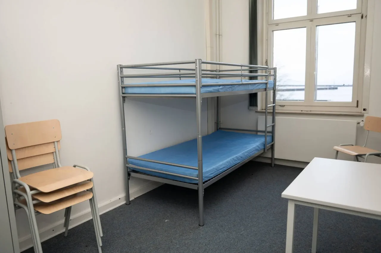 Eine einfach eingerichtete Notunterkunft für Asylwerber in Deutschland. (Symbolbild)