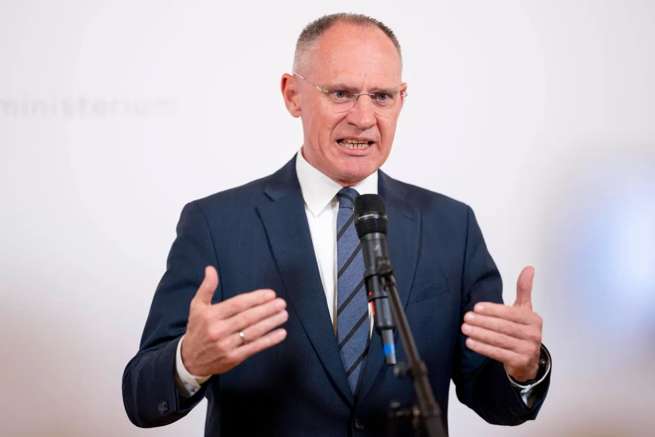 Innenminister Karner sieht angesichts der Zahl der Abschiebungen eine strenge Asylpolitik umgesetzt.