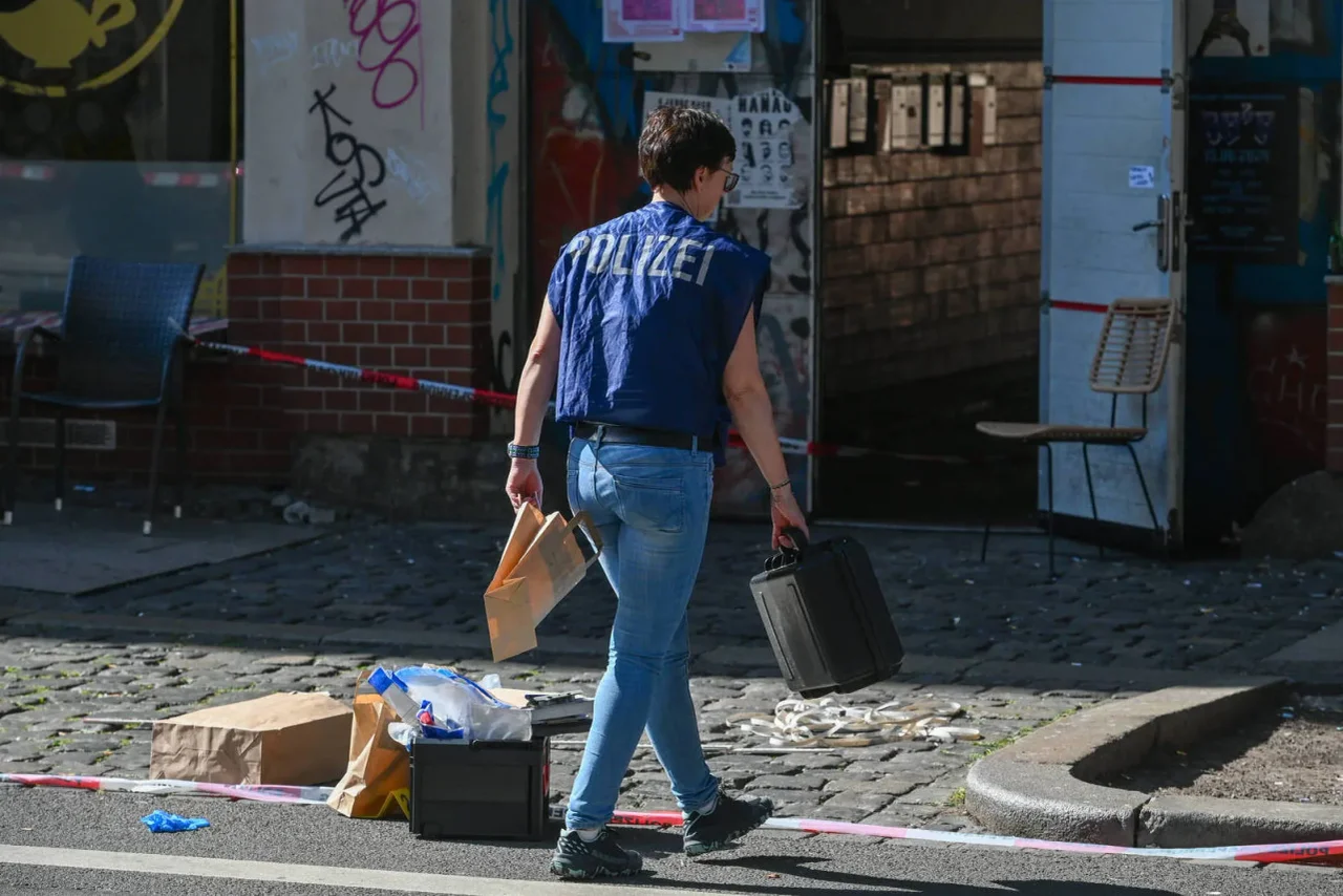Beamte an einem Tatort in Leipzig, an dem es Ende Juni zu einem Messerangriff gekommen war.