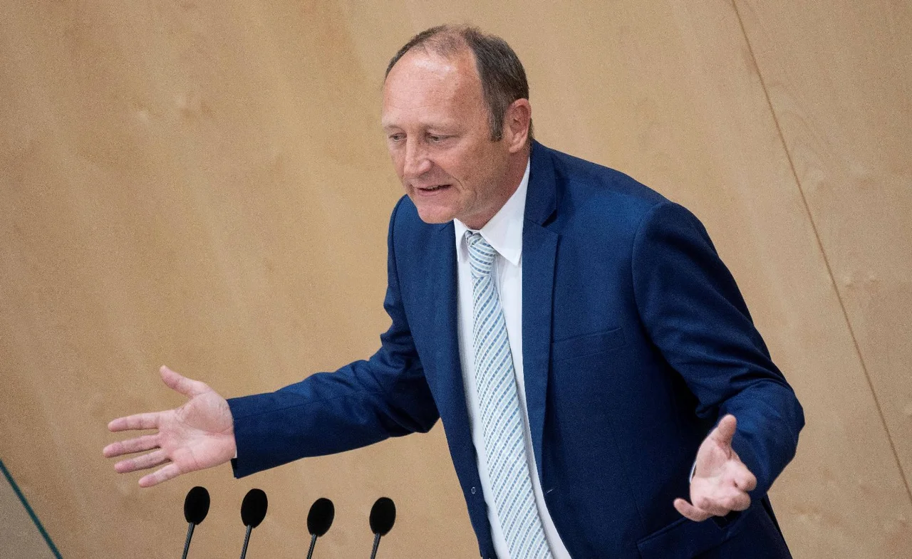 Kassegger sieht vor allem die schwarz-grüne Bundesregierung in der Verantwortung.