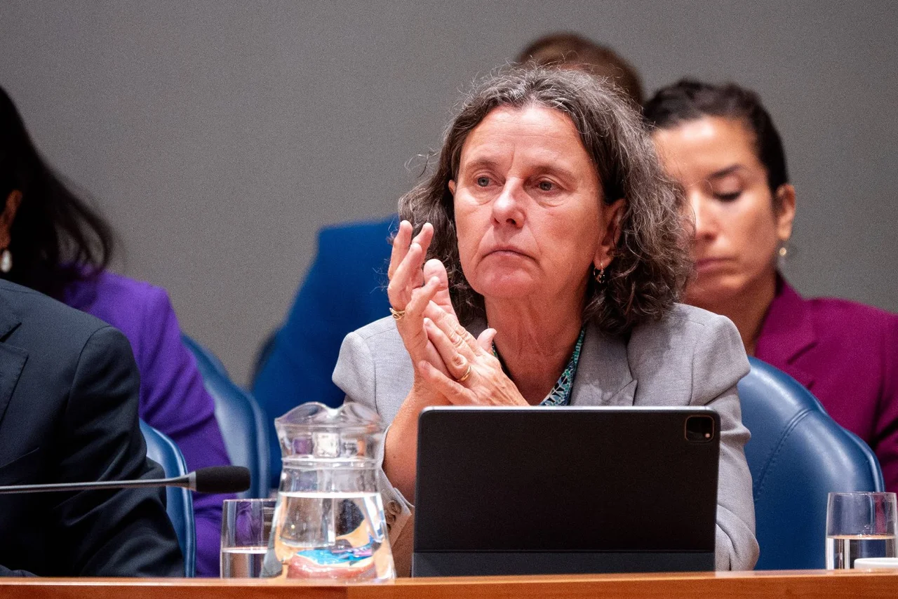 Asylministerin Marjolein Faber im Plenarsaal.