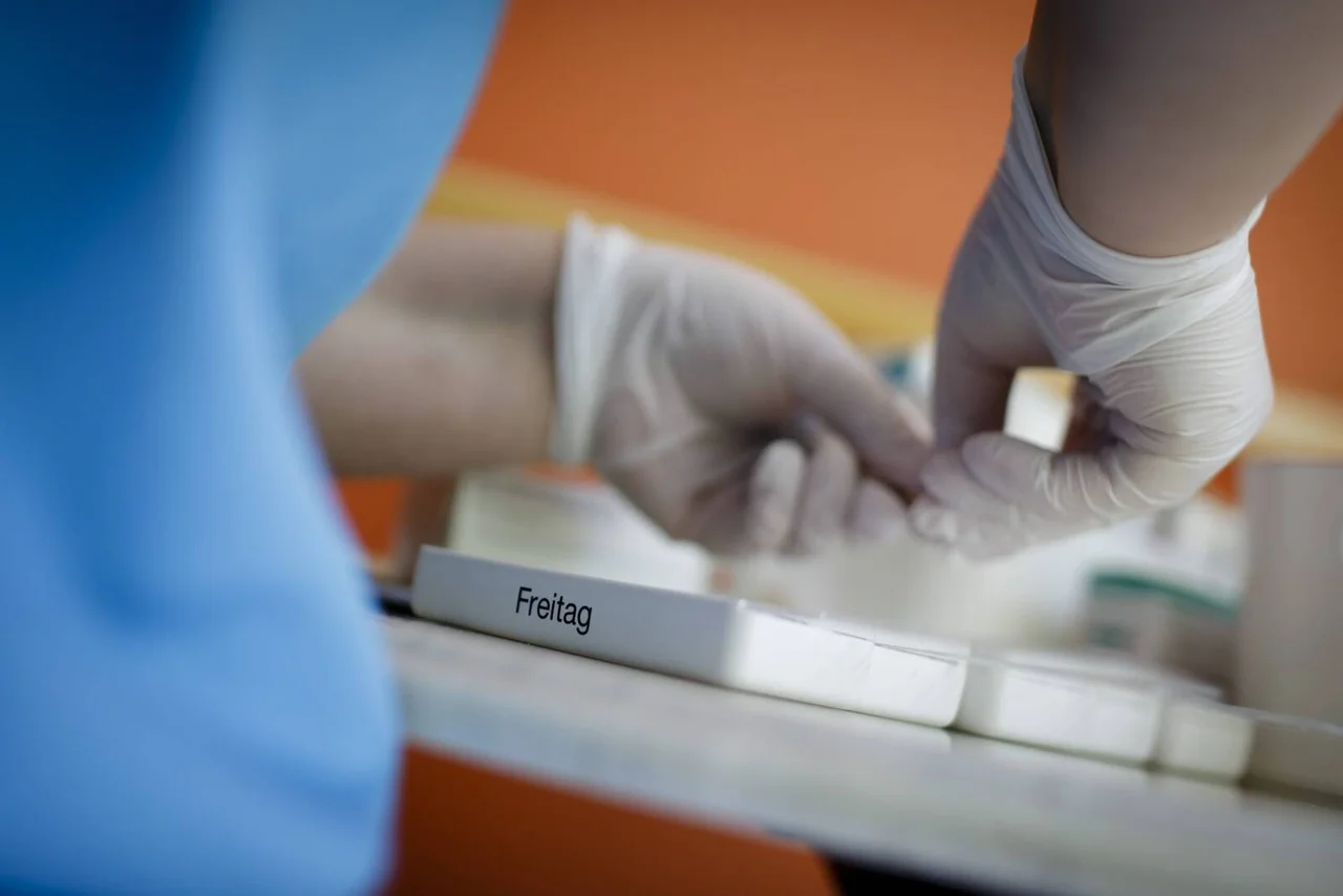 Eine Pflegerin in Deutschland hatte gegen die einrichtungsbezogene Impfpflicht geklagt und nun vorläufig Recht bekommen.