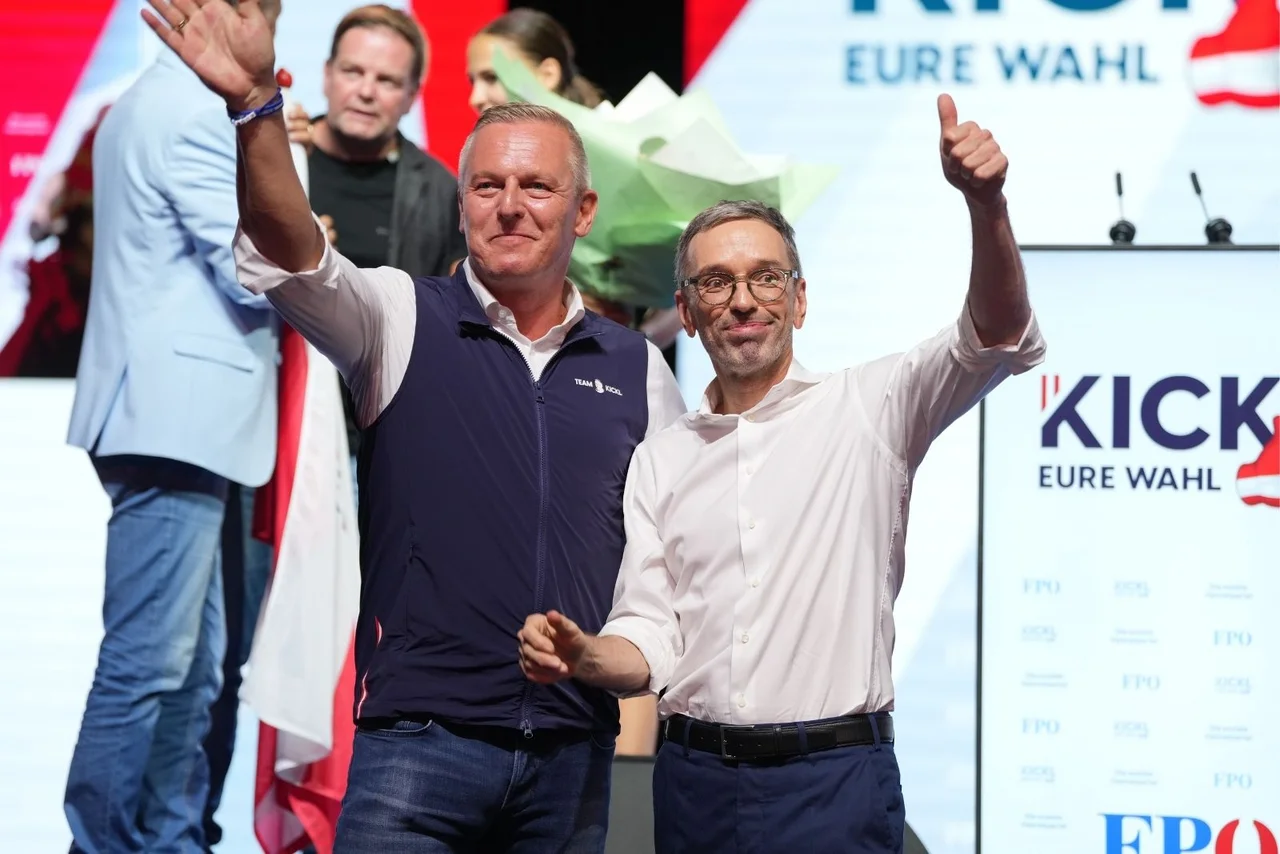 Die FPÖ-Politiker Kunasek und Kickl beim Wahlkampfauftakt in Graz.