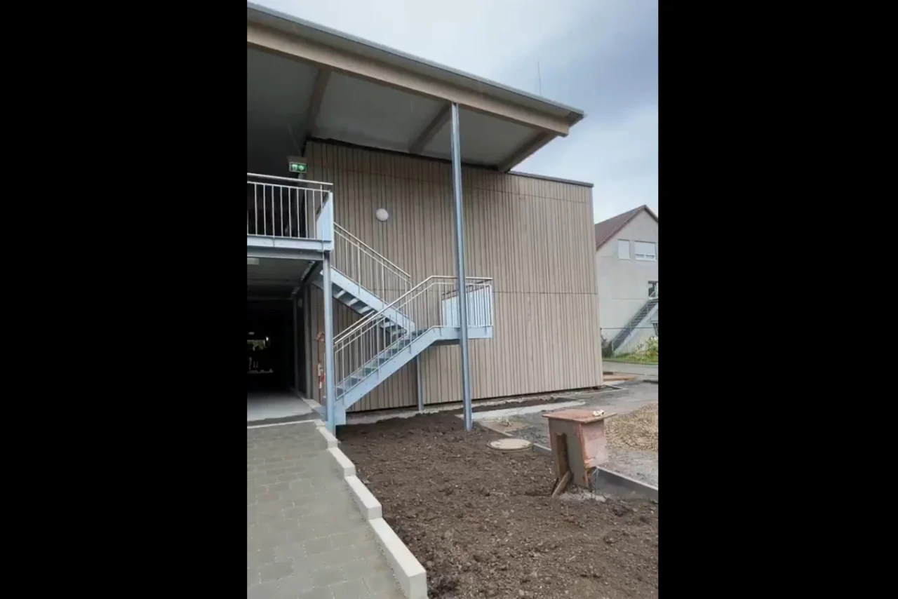 Das Bild zeigt einen Teil der neuen Asylunterkunft.