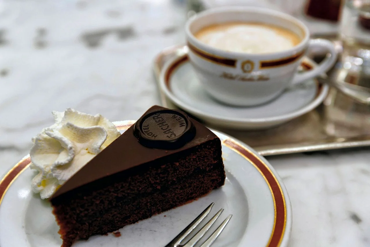 Die Sachertorte ist eine der beliebtesten Süßspeisen Österreichs.