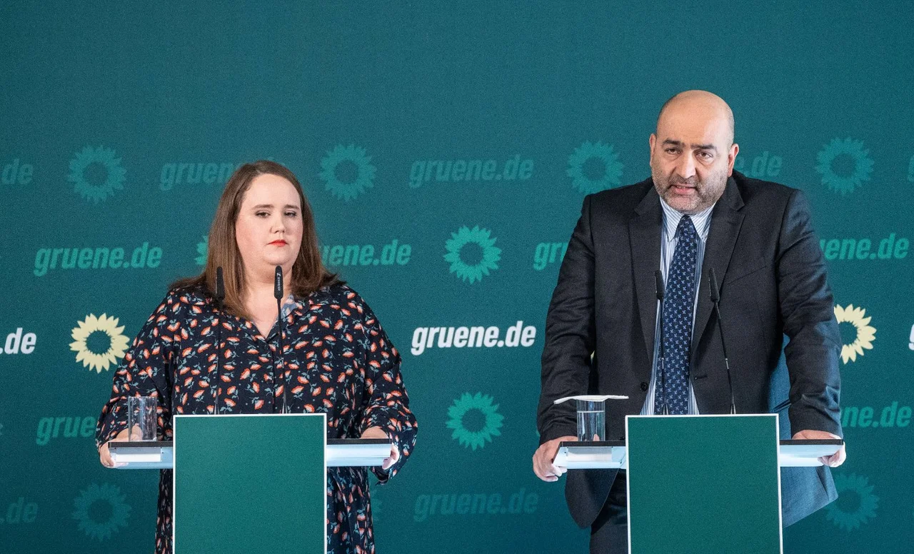 Nach den schlechten Ergebnissen bei den Landtagswahlen im Osten des Landes hatten die Parteivorsitzenden der Grünen ihren Rücktritt angekündigt.