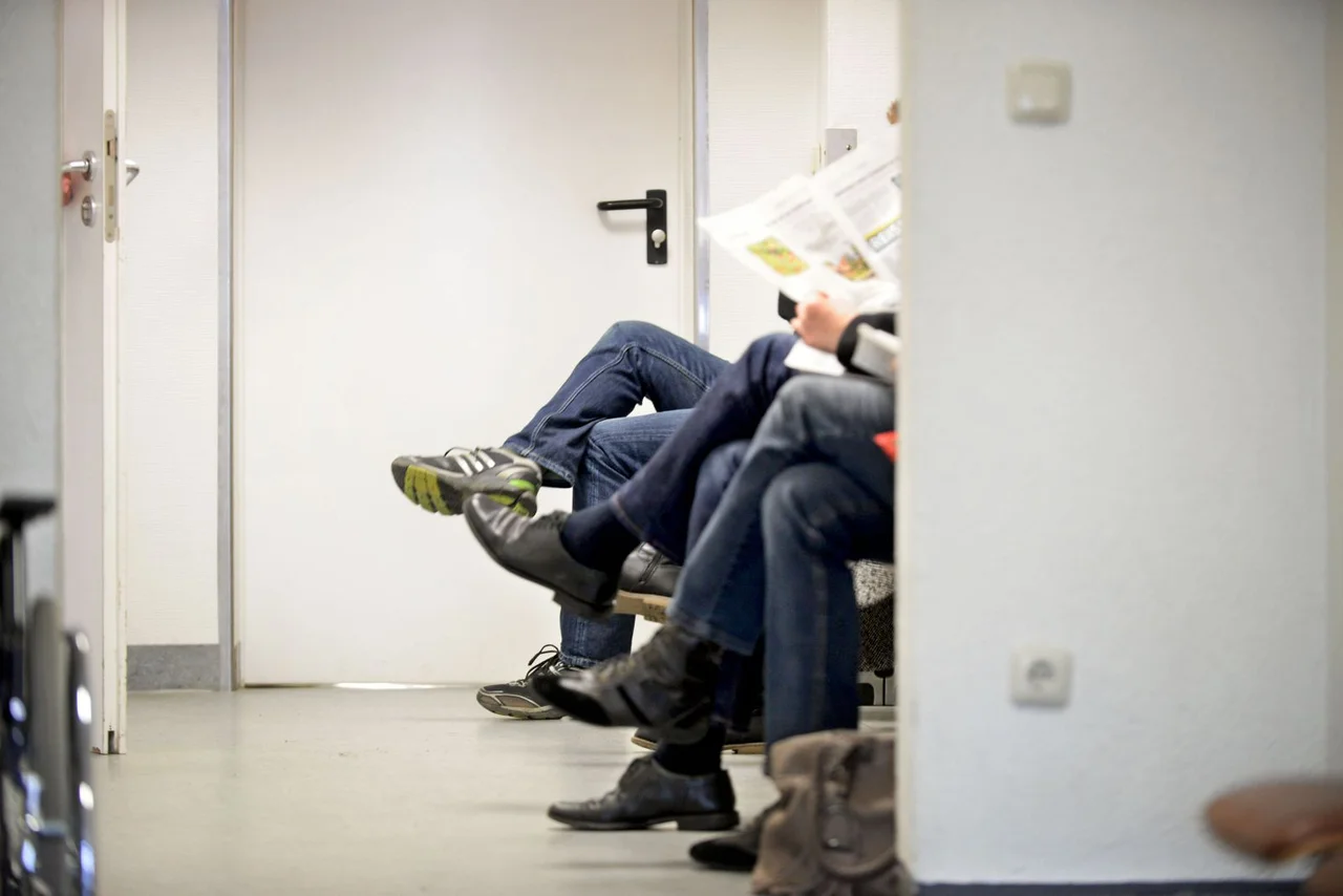 Lange Wartezeiten auf einen Facharzttermin werden in Deutschland immer mehr zum Normalfall.