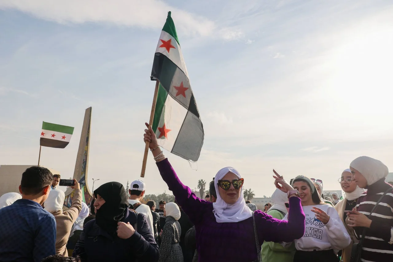 Nach dem Ende der Assad-Regierung hat die Übergangsregierung unter Führung der HTS angekündigt, eine neue Rechtsordnung schaffen zu wollen. 