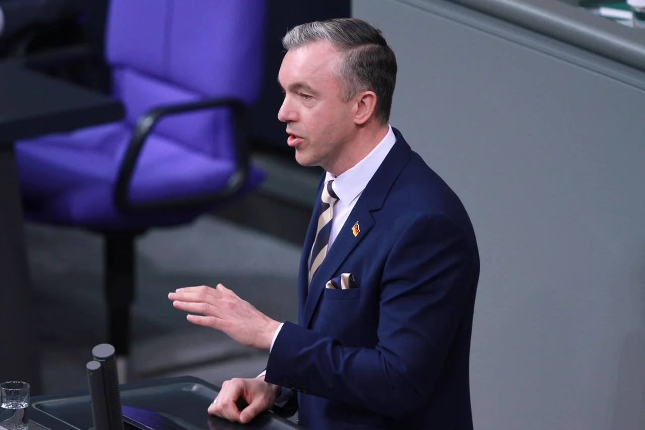 Die AfD fordert in einem Antrag Maßnahmen, um Auslandsdeutsche stärker an ihre Heimat zu binden.