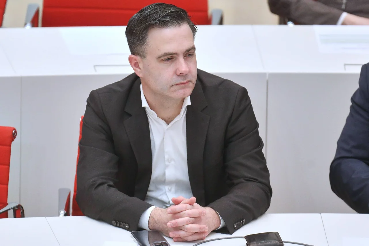 Der promovierte Historiker sollte eigentlich den Bildungsausschuss in Brandenburg leiten.