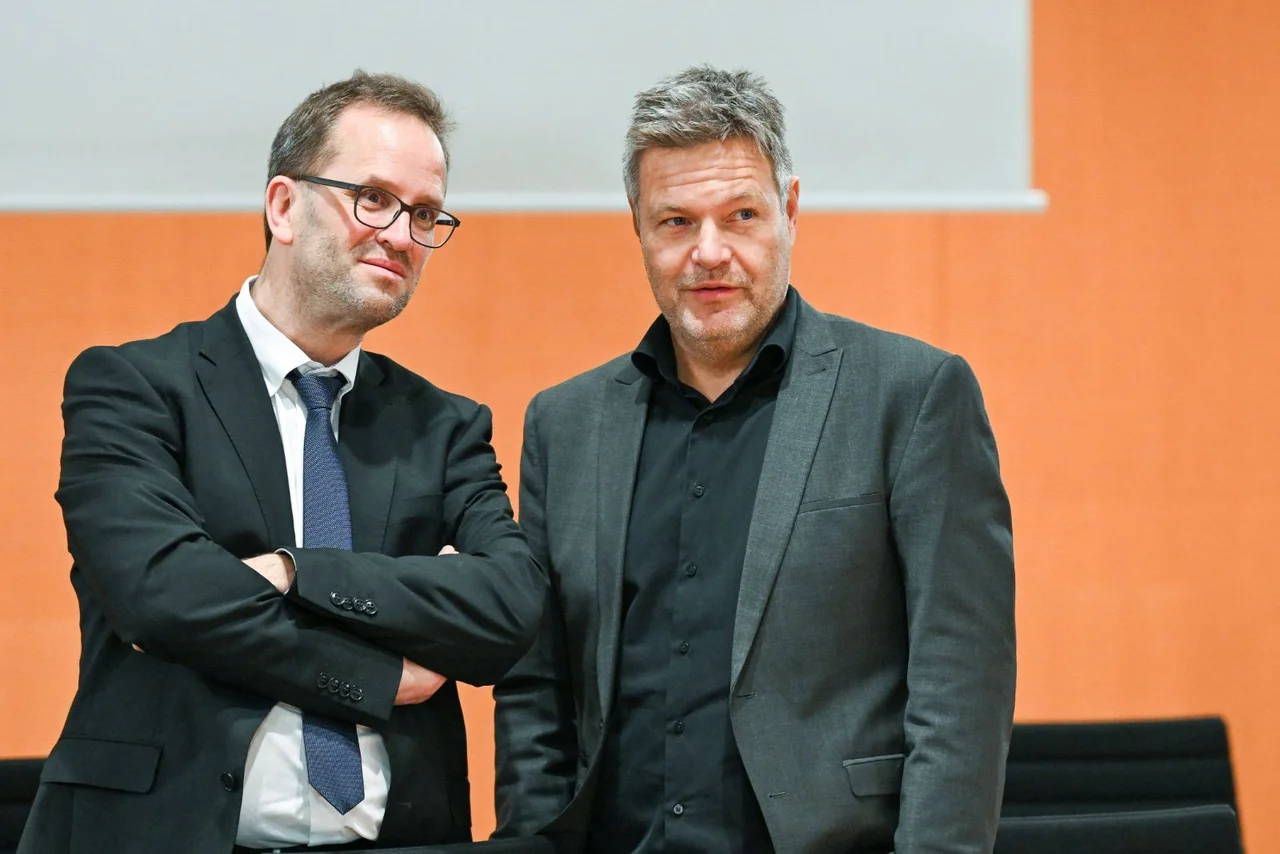 Müller (links) ist seit 2022 Präsident der Bundesnetzagentur.