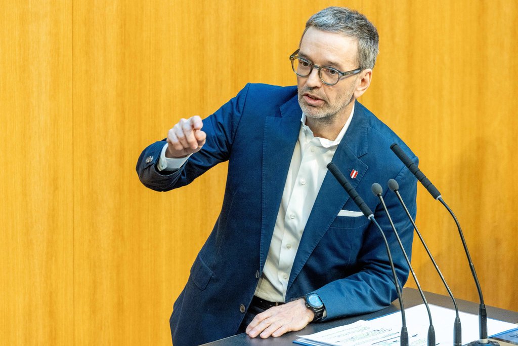 420 Milliarden Euro Schulden: Kickl rechnet mit Doppelbudget ab