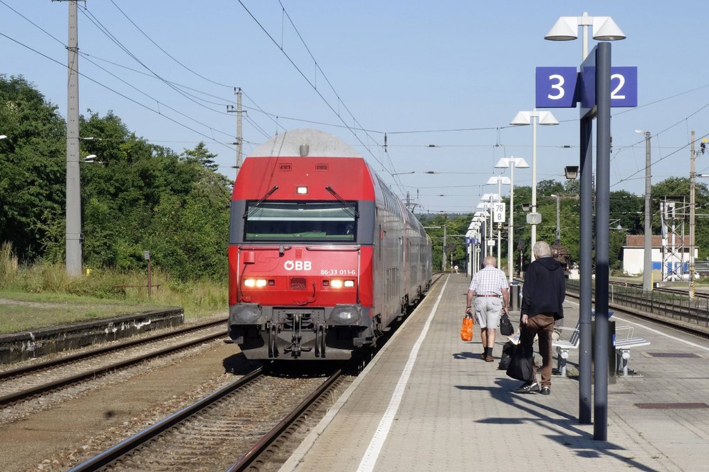 Milliarden für die Bahn – und die Pendler warten: FPÖ kritisiert ÖBB